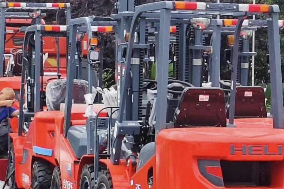 New Heli forklifts loaded and secured on a trailer