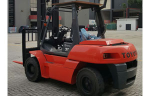 Toyota 5FD70 seven tonne forklift after reconditioning and respray