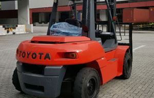 Toyota 5FD70 — 7 tonne diesel forklift available from Merah Engineering Singapore