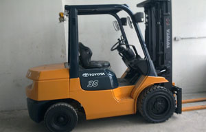 Toyota 7FD30 — Diesel forklift available from Merah Engineering Singapore